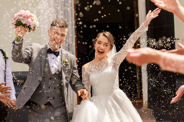 Pareja celebrando su boda